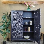 "Мы создаём мебель из массива под Ваши размеры,  наполнение,  цвет.  

Мебель,  к которой хочется прикасаться!

Благородная красота в стилях:  

балийский
бохо
эклектика
рустик
винтаж
этнич ...