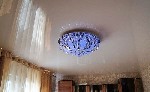 На данный момент во многих домах и квартирах поставлены натяжные потолки и это не напрасно,  потому что легкая конструкция обладает великолепным внешним видом,  разнообразием дизайна и фактур,  практи ...