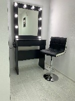 "Рабочие места в новом бьютиковоркинге Мурманска сдаются на месяц,  день или час.  Находиться он недалеко от молодежки.  Всего в кабинете 3 рабочих места.  2 для бровиста и один для лэшмейкера.  Кто х ...