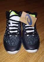 Продам волейбольные кроссовки Asics.  Новые.  Производство Вьетнам.  Размер 40-40.5.  Необходима примерка.  Причина продажи - не подошел размер.  Без торга.  Отличные кроссовки для волейбола. ...