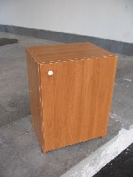 Российская компания «Металл-Кровати» на взаимовыгодных условиях предлагает столы на металлокаркасе,  шкафы для одежды,  недорогие тумбы и стулья в офис оптом от производителя.  Компания http:  //metal ...