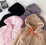 Всегда мечтали об уютной,  теплой и стильной шубке? Тогда время пришло! Приготовьтесь почувствовать себя настоящей звездой и завоевать внимание всех вокруг,  укутавшись в самый мягкий объятий гармонии ...