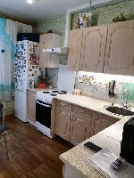 ПРОДАЕТСЯ 2 КВ В пос.  им.  КАЛИНИНА 53м,  на 2 этаже 3 этажного,  кухня 9м,  комнаты раздельные,  СУР.  Квартира в хорошем состоянии,  рядом Магнит,  остановка,  школа.  Остаётся кухонный гарнитур,   ...