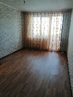 ПРОДАМ 1 квартиру 42м на 2 ом этаже в пос.  Советский,  ул .  Школьная 46.  Квартира большая,  просторная ,  сделана как 2-х комнатная квартира.  Есть лоджия,  отопление и водоснабжение -центральное,  ...