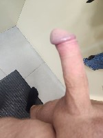 Симпатичный,  русский,  воспитанный,  адекватный мужчина привлекательной внешности и не только,  будет рад занятся при вас самоудовлетворением.  Могу сделать массаж,  есть игрушки.  люблю разнообразие ...