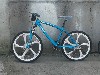 BMW. Литые диски
Новый (в упаковке), усиленная легкосплавная рама , 18" рама, 
21 скорость, все на Shimano (Япония), тормоза дисковые фирма Winzip и керамические колодки, 
литая вилка пружинно-элас ...