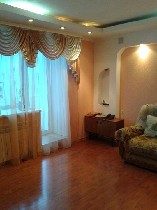 Однокомнатная квартира в кирпичном доме 3/5 44,4 кв.м. Центр города, теплая. Евроремонт, пол кафель и ламинат. Санузел совмещенный, большой (стены кафель). Балкон остеклен. Большой встроенный шкаф куп ...