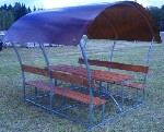  Каркасы беседок изготовлены из оцинкованной сварной трубы 40х20 мм и 20х20 мм и собираются с помощью болтов и гаек. Верх покрывается сотовым поликарбонатом . Столешница и лавки изготовлены из струган ...